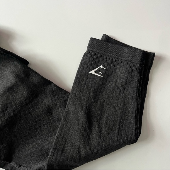 Gymshark • Black Workout Leggings Cropped - Picture 2 of 4